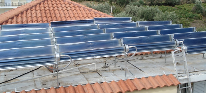 Ηλιακοί συλλέκτες κενού MAG σε ταράτσα ξενοδοχείου στα Κρέστενα Ηλείας