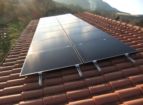 Φωτοβολταϊκά πάνελ υψηλής παραγωγής Solar Frontier στην στέγη