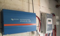Ινβέρτερ καθαρού ημιτόνου αυτόνομων φωτοβολταϊκών, ρυθμιστής φόρτισης MPPT, πίνακας με ασφάλειες